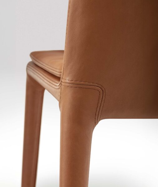 Janis Chaise 2